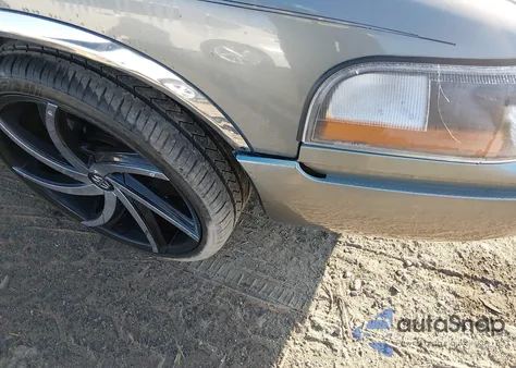 2003 Mercury Grand Marquis Ls z USA, uszkodzony, nr VIN 2MEHM75W13X666690